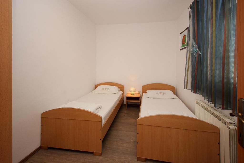 Apartment Drazen Šilo Chambre photo