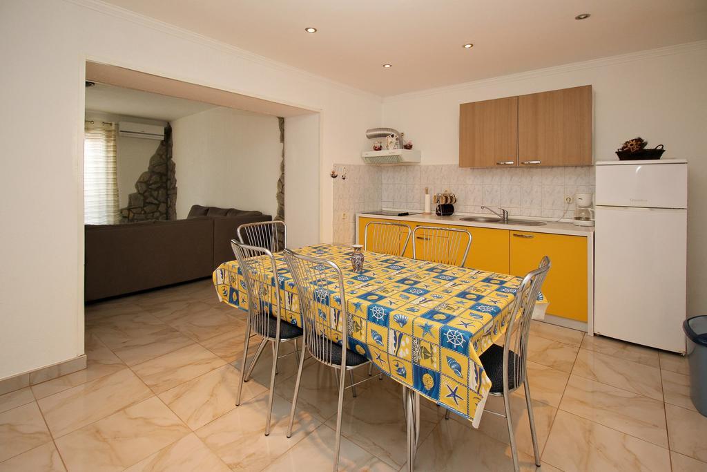 Apartment Drazen Šilo Chambre photo