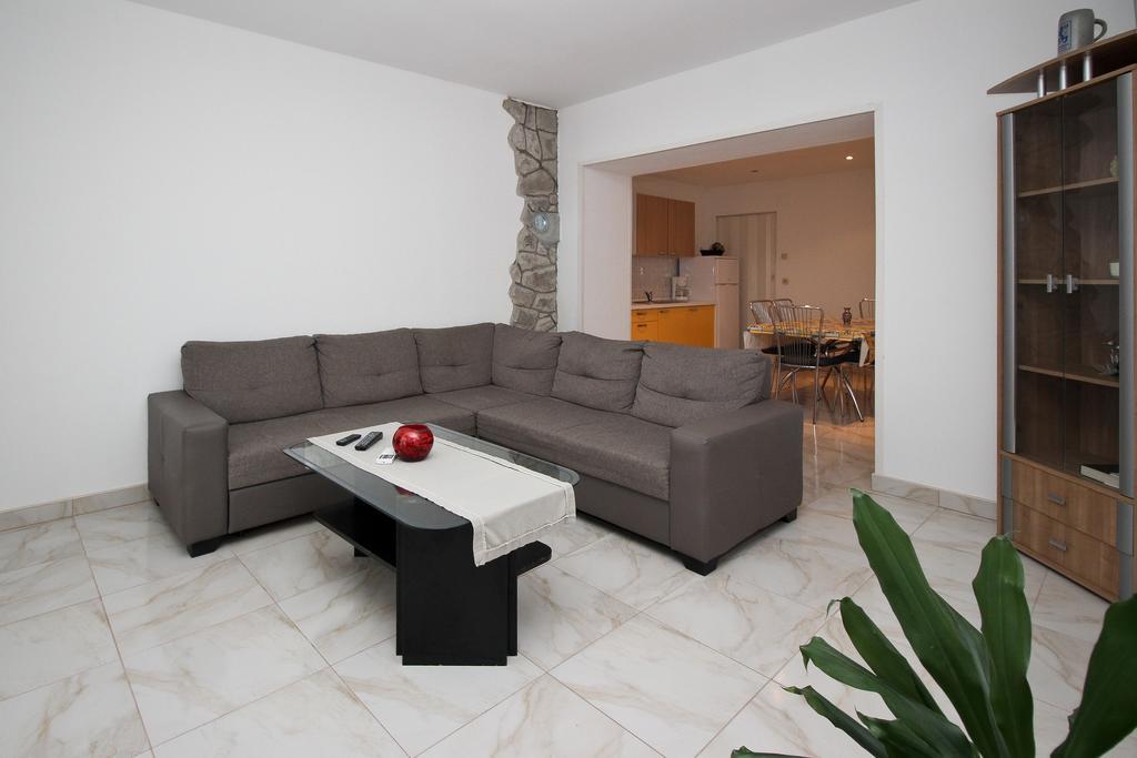 Apartment Drazen Šilo Chambre photo